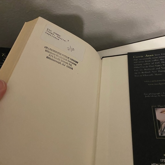 Need & captivate carrie jones hardcovers - Picture 6 of 7